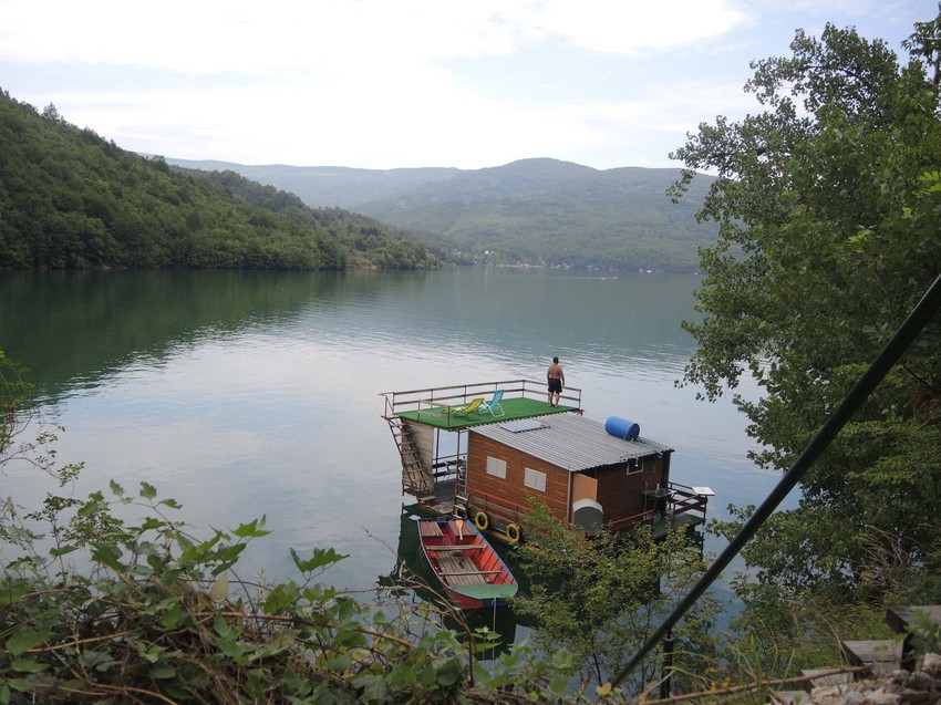 Na Perućcu se nalazi oko 140 nelegalnih splavova