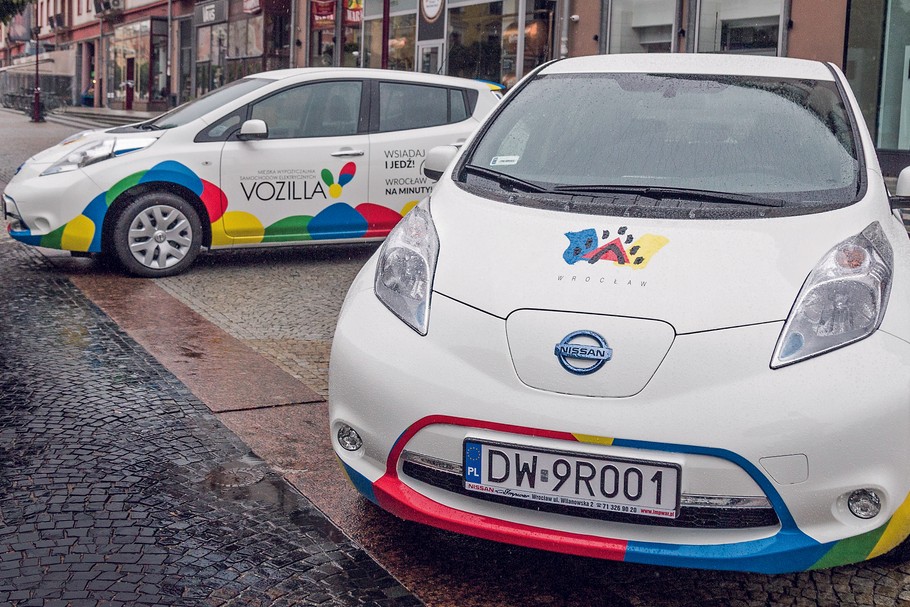 Wrocław, uruchumiając system wynajmu samochodów elektrycznych Vozilla, wpisał się w światowe trendy