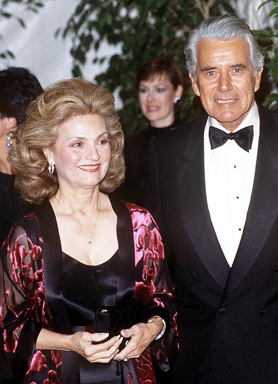 Julie Warren i John Forsythe (1990 r.)