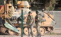 Zginął pierwszy turecki żołnierz w ofensywie w Syrii. Tusk: Groźby Erdogana były nie na miejscu