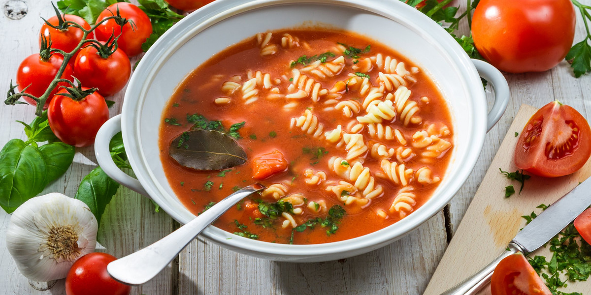 Dodaj do zupy papryczkę chili. Ta przyprawa rozgrzewa, chroni przed przeziębieniami i odchudza.