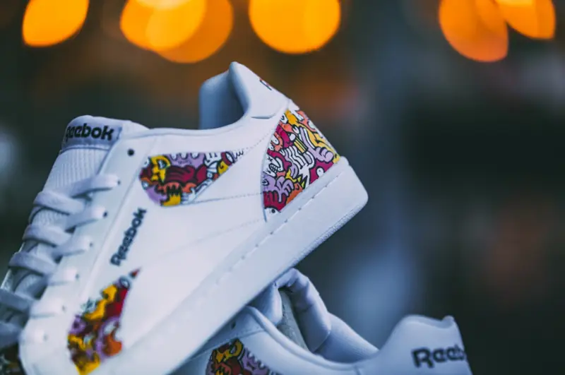 Reebok z grafiką Noiraki wykonaną przez Sneaker Boyz