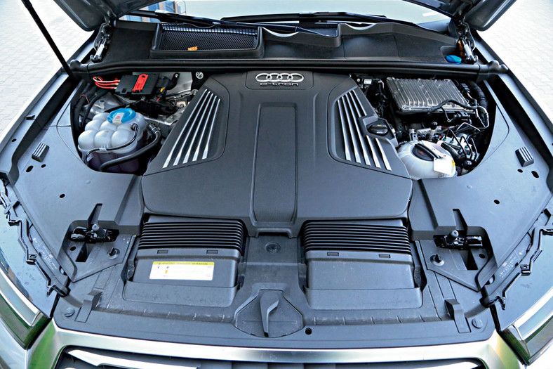Audi Q7 E-TRON - diesel pod napięciem