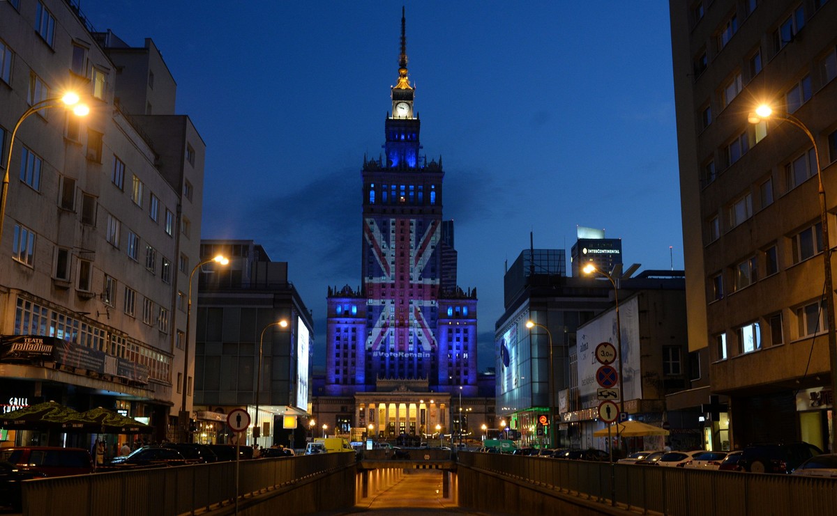 Pałac Kultury i Nauki w barwach Wielkiej Brytanii