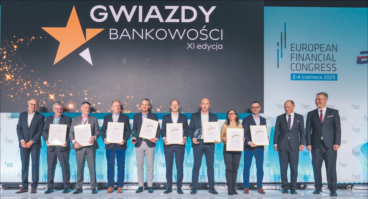 Jaki jest najlepszy bank w Polsce? Oto laureaci konkursu "Gwiazdy Bankowości" Dziennika Gazety Prawnej i Boston Consulting Group w towarzystwie przedstawicieli kapituły