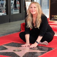 Újra díjátadó színpadán a gyógyíthatatlan beteg Christina Applegate