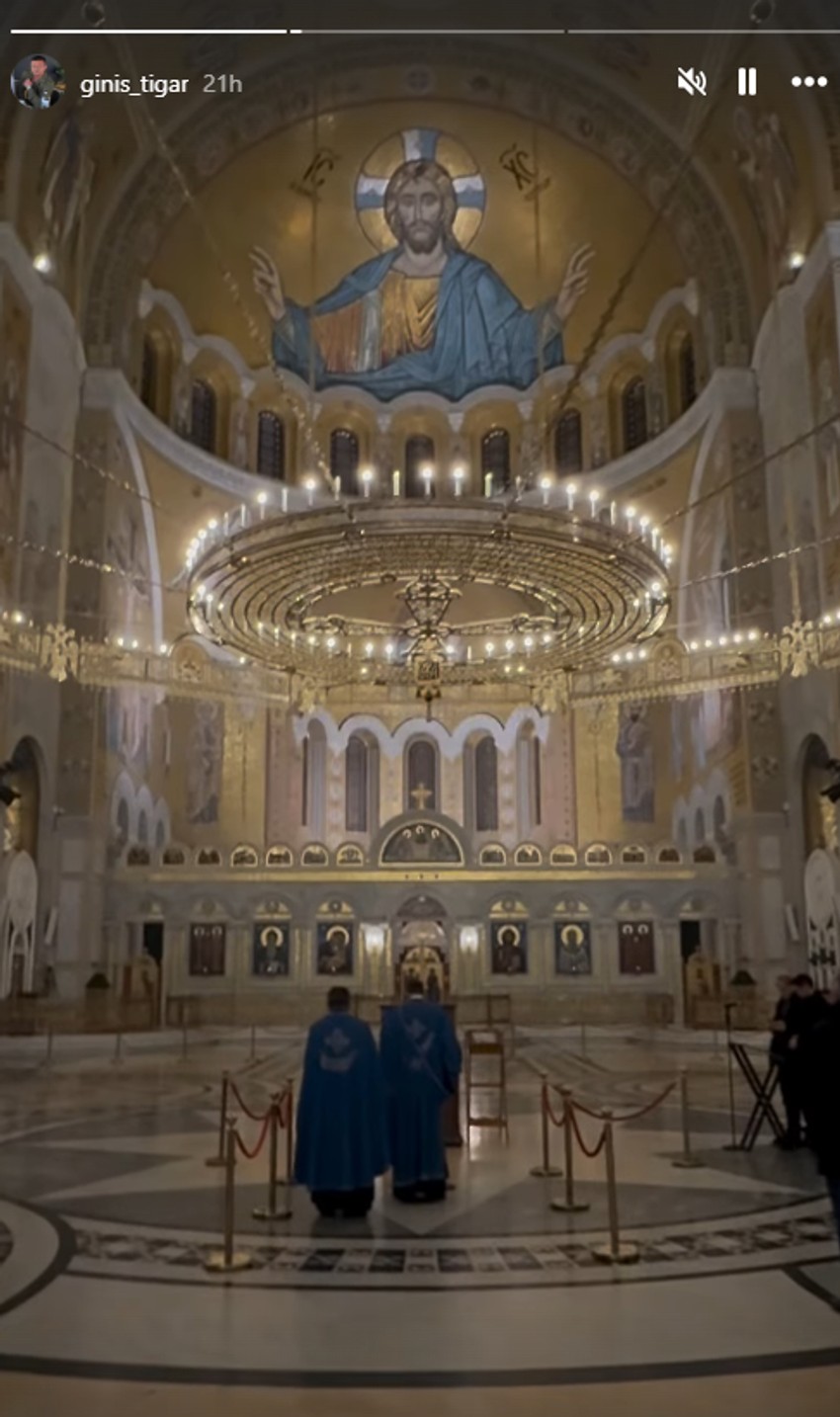 Dečko Jovane Jeremić obilazi svetinju