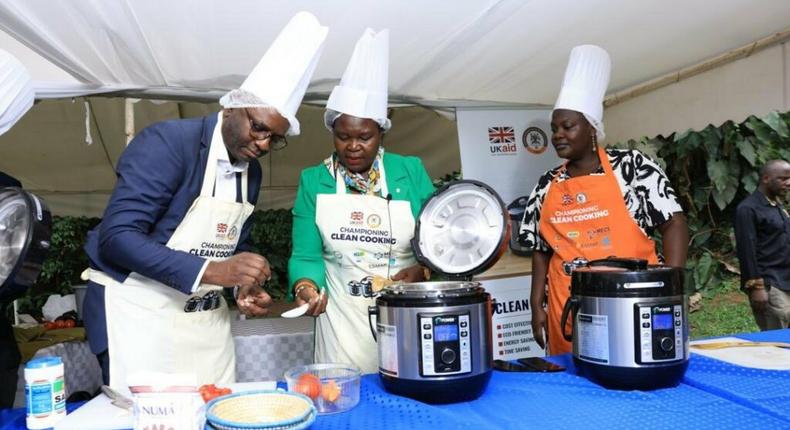 Minister Ruth Nankabirwa (C) launched the clean cooking programme this week