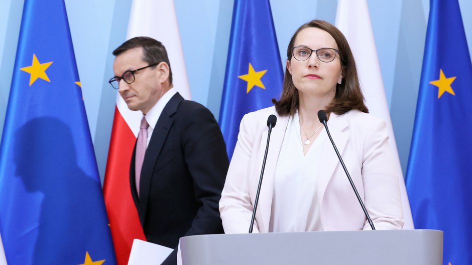 Minister finansów Magdalena Rzeczkowska i premier Mateusz Morawiecki 