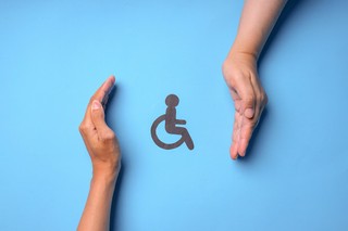 Podwyżka świadczenia pielęgnacyjnego o 299 zł w 2025 r. Ważne są punkty 7 i 8 w orzeczeniu o niepełnosprawności