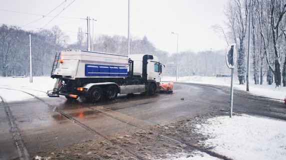 Sytuacja na drogach w Gorzowie po opadach śniegu