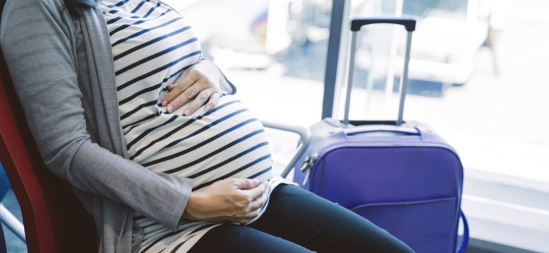 Bezpieczne wakacje w ciąży, czyli o czym powinna pamiętać podróżująca przyszła mama