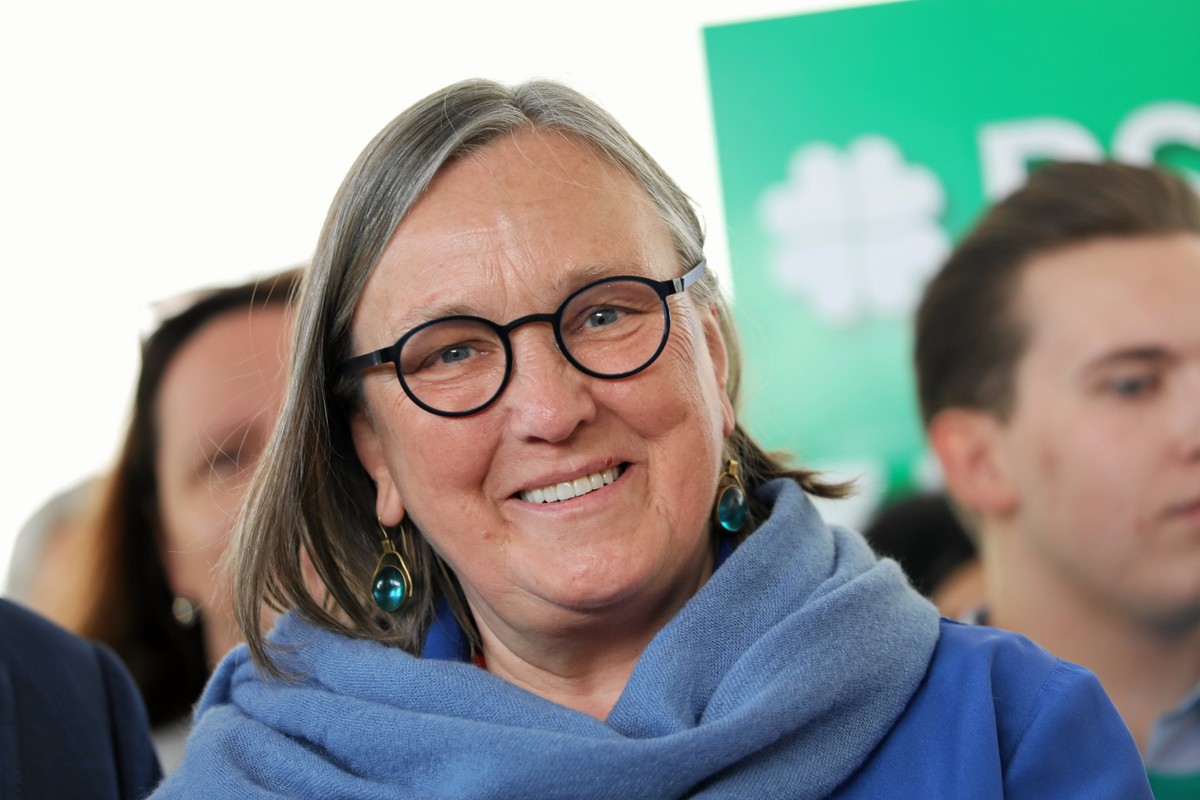 30.04.2024 Warszawa , ul Wiejska , Sejm . Podcienie Senatu . Roza Thun podczas wspolnej konferencji prasowej Trzeciej Drogi prezentujacej kandydatow w nadchodzacych wyborach do Parlamentu Europejskiego . Fot. Slawomir Kaminski / Agencja Wyborcza.pl