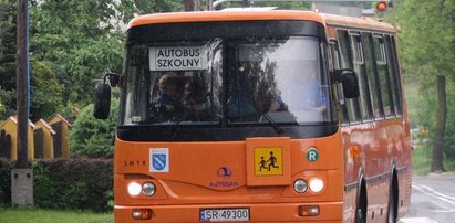 11-latka wypadła ze szkolnego autobusu