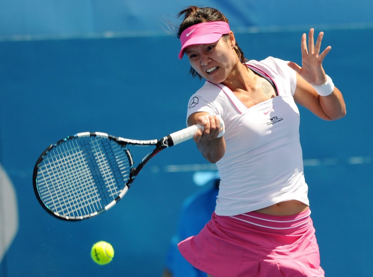 Chinka pierwszą finalistką turnieju w Sydney. Wygrała z Kvitovą