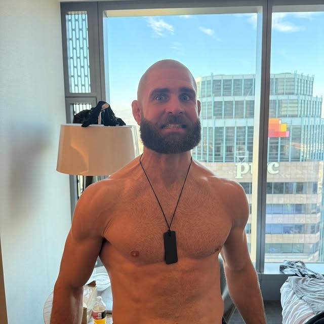 Český profesionálny zápasník MMA Jiří Procházka. 