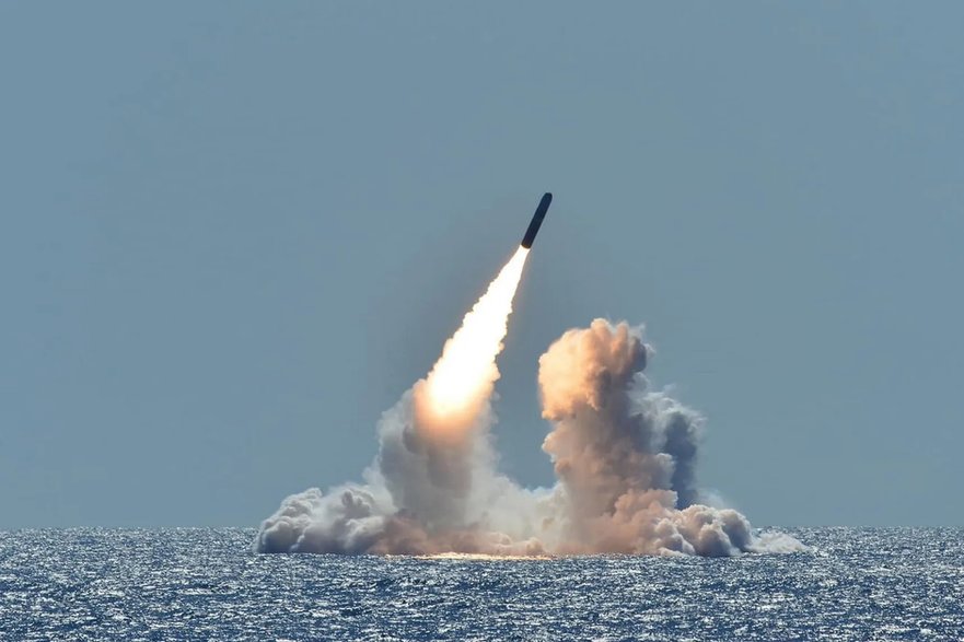 Odpalenie pocisku Trident II z okrętu podwodnego