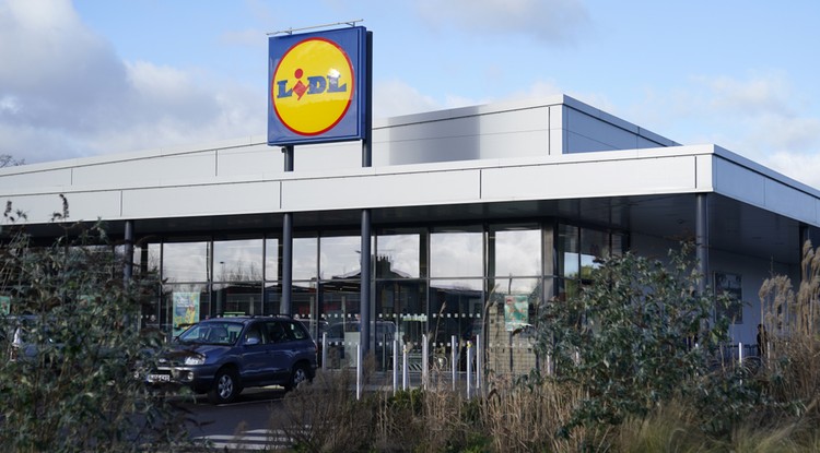 Fizetős lesz a Lidl-nél az elektromos autó töltő szolgáltatás Fotó: Getty Images