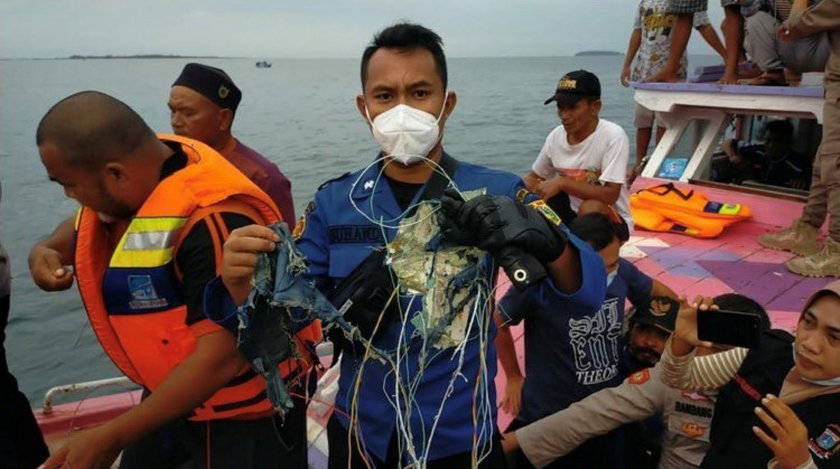 Znaleziono czarne skrzynki samolotu, który rozbił się w Indonezji