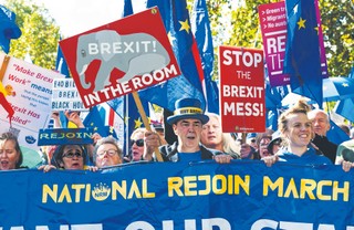 Sami, ale osłabieni. Jak opuszczenie Unii Europejskiej wpłynęło na Brytyjczyków?