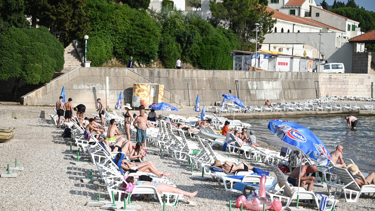 Ljudi masovno idu na more u Neum, jedini grad u BiH koji ima obalu