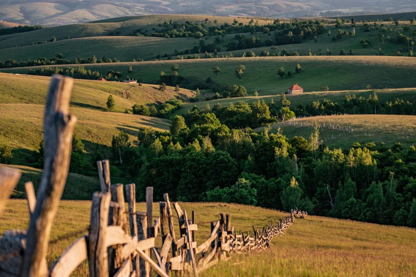 Kroz svoje priče i fotografije, on podseća sve nas na važnost avanture, povezanosti sa prirodom i vrednost stvaranja uspomena sa najmilijima