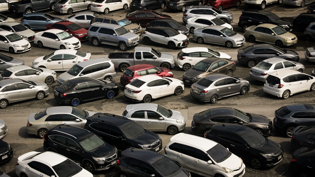 Prometu trgovini na veliko i malo motornim vozilima veći za 2,0 odsto u tekućim cenama
