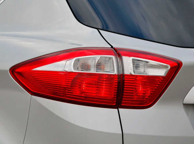 Z czym wam się kojarzą kompaktowe minivany, bo nam z nadmuchanymi autami segmentu C, które są mniej poręczne w mieście i wolniejsze na zakrętach. Po przejażdżce najnowszym fordem c-max diametralnie zmieniamy naszą opinię...