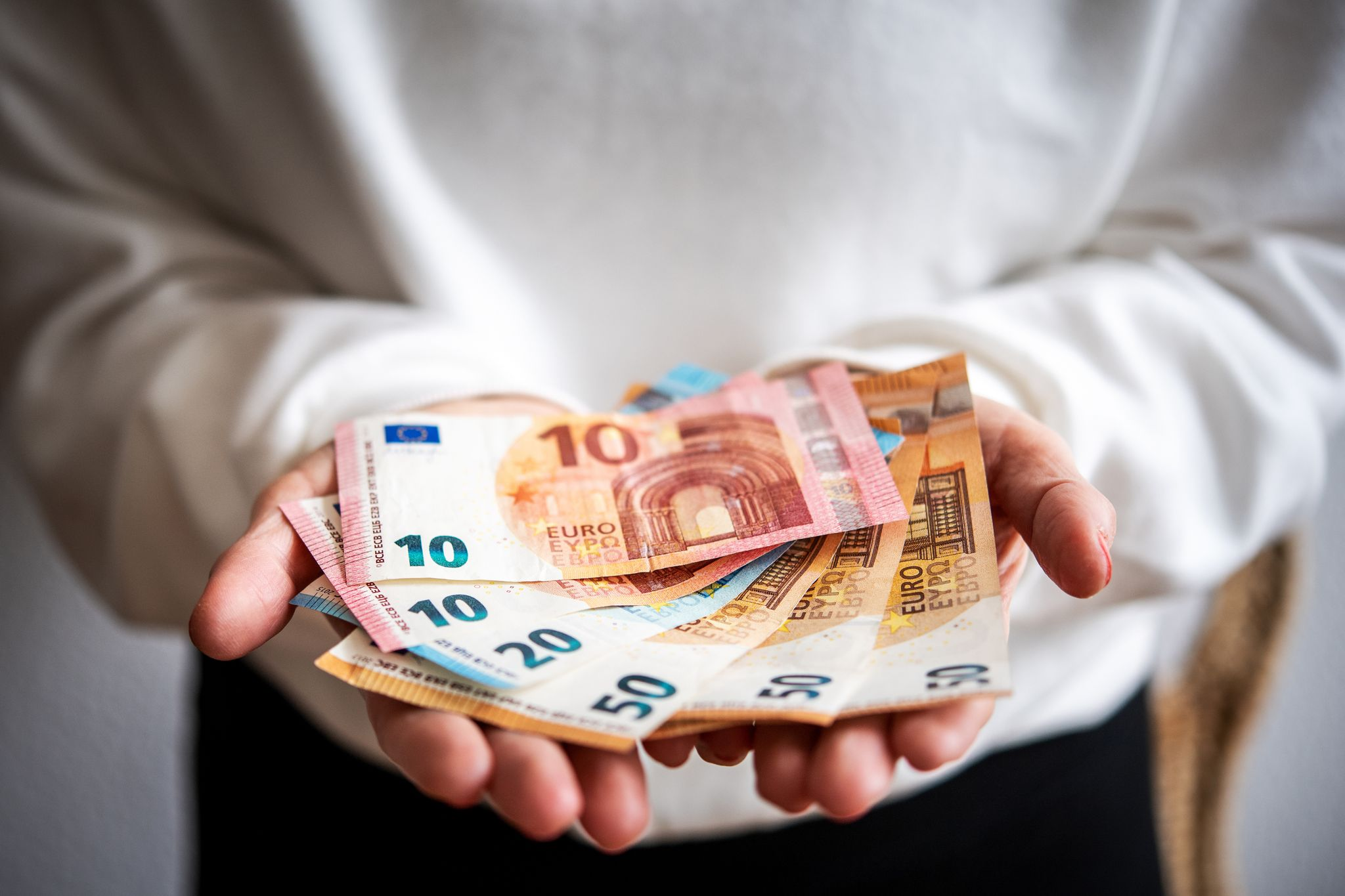 Jeder zweite Deutsche will 2026 spenden – Junge führen