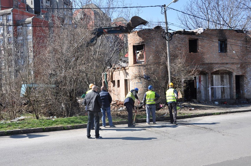 Akcija rušenja nelegalne kuće na Banjici