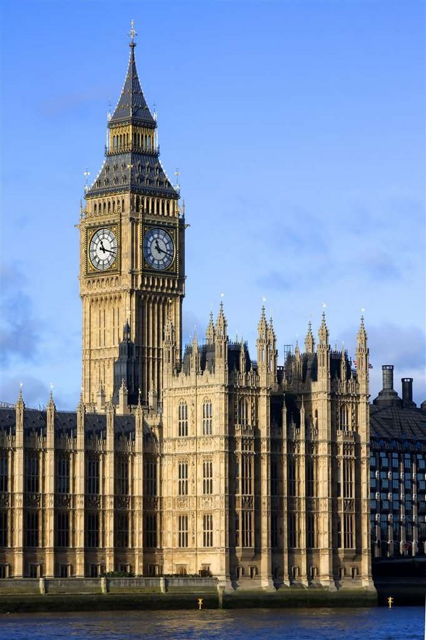 Big Ben się chwieje, a parlament tonie!