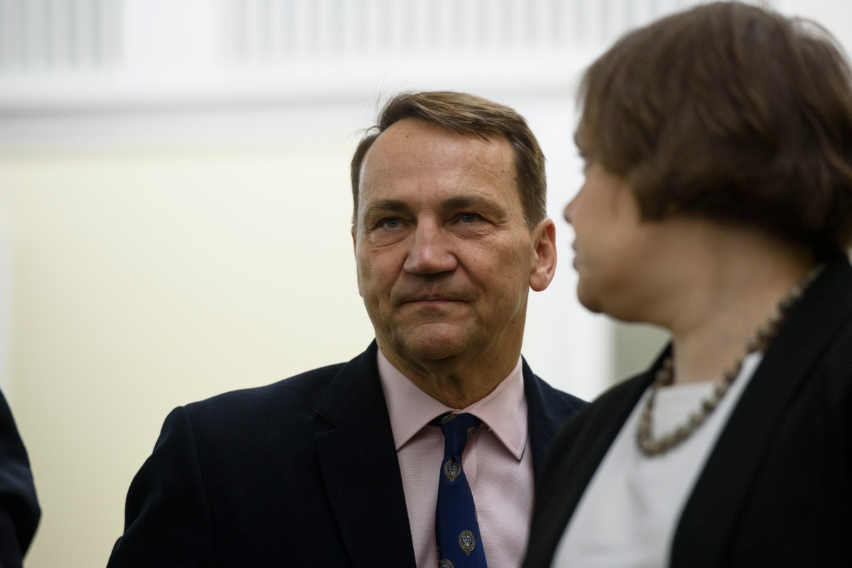 Sikorski podejrzewa PiS o kradzież. "Niby nie mają pieniędzy, a działają z rozmachem"