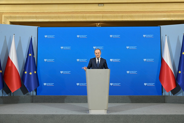 Premier Donald Tusk podczas konferencji prasowej po posiedzeniu rządu w siedzibie KPRM