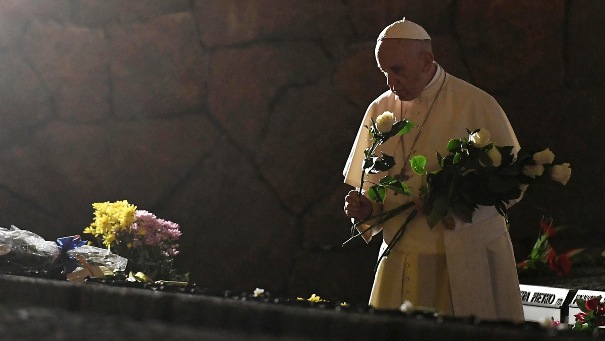 ITALY POPE FRANCIS ALL SOULS DAY (Pope Francis commemoratres All Souls Day )