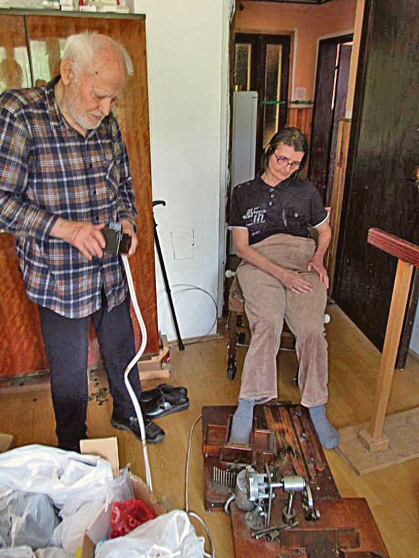 Branko Nedović sa ćerkom Brankom isprobava sertfikovani patent