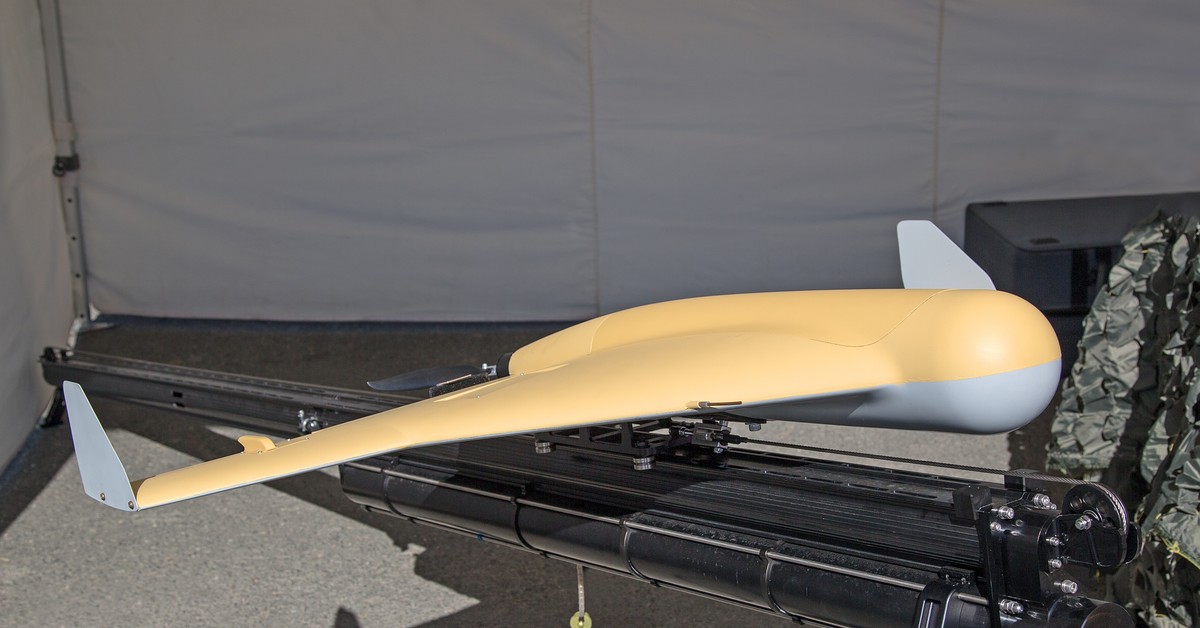 Zwiadowczy dron wykiwał atakujących i wrócił na bazę! Maszynowe widzenie dało przewagę.