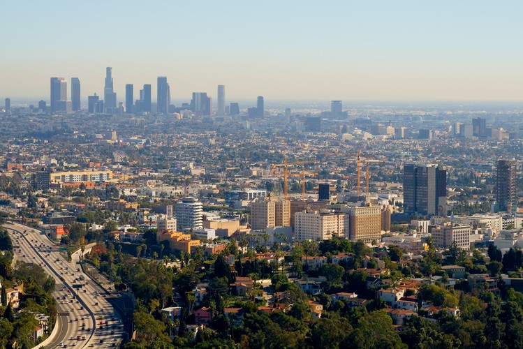 13. Los Angeles - 17 mln osób.