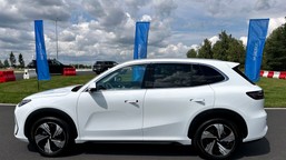 nowy suv trzęsie rynkiem. cena? taksówkarze biorą w ciemno