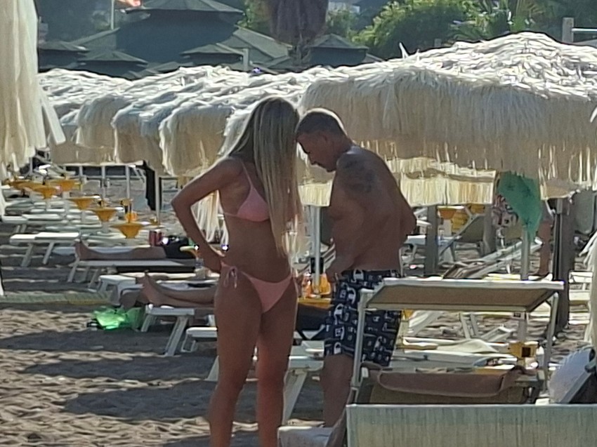 Đole i Vesna pričaju na plaži