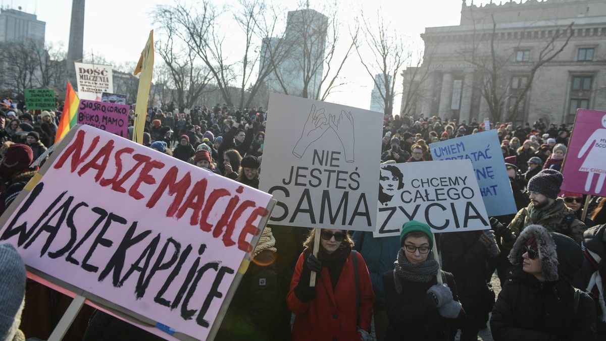 - Nie godzimy się na zaostrzenie prawa aborcyjnego i będziemy się takim pomysłom zdecydowanie i konsekwentnie przeciwstawiać – napisała w liście do Konferencji Episkopatu Polski szefowa Nowoczesnej Katarzyna Lubnauer. Wezwała w nim KEP do przemyślenia stanowiska ws. aborcji.