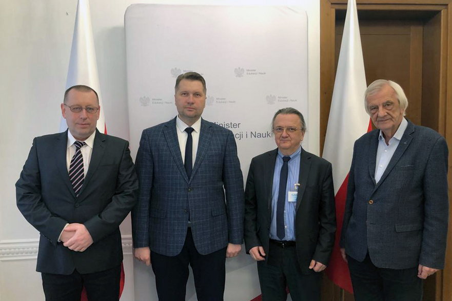 Od lewej: rektor UP prof. Piotr Borek, minister edukacji i nauki Przemysław Czarnek, prorektor ds. kształcenia i rozwoju UP prof. Robert Stawarz i wicemarszałek Sejmu Ryszard Terlecki.