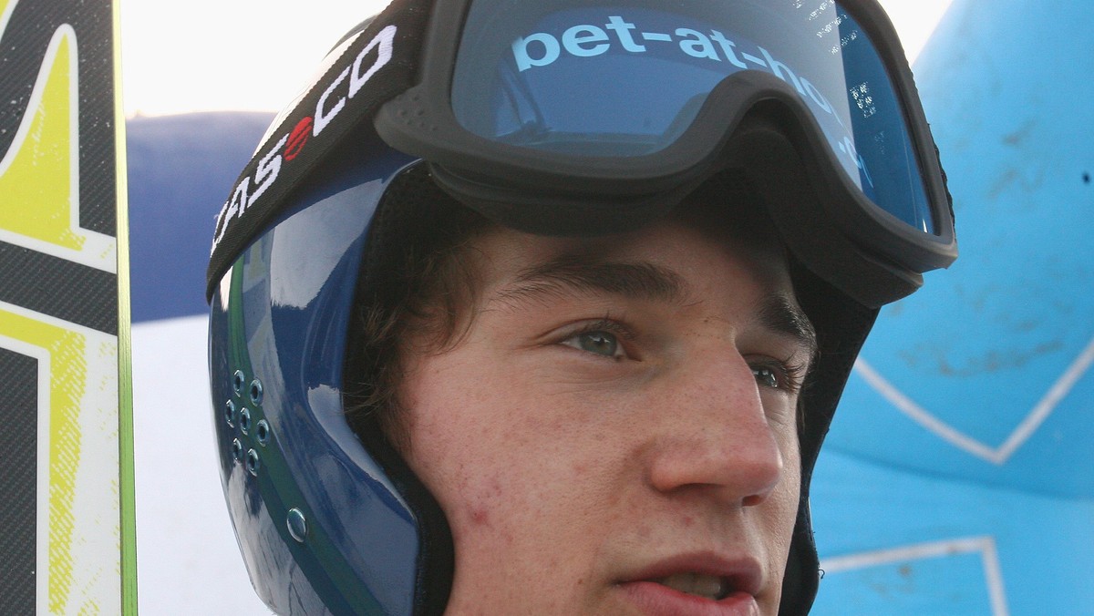 Kamil Stoch (LKS Poroniec Poronin) został mistrzem Polski w skokach narciarskich. Reprezentant kraju zdeklasował rywali w drugiej serii, w której skoczył aż 132 m, co jest nowym rekordem skoczni im. Adama Małysza w Wiśle-Malince.