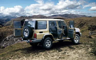 LA SOCIÉTÉ - Toyota Land Cruiser Serie J7