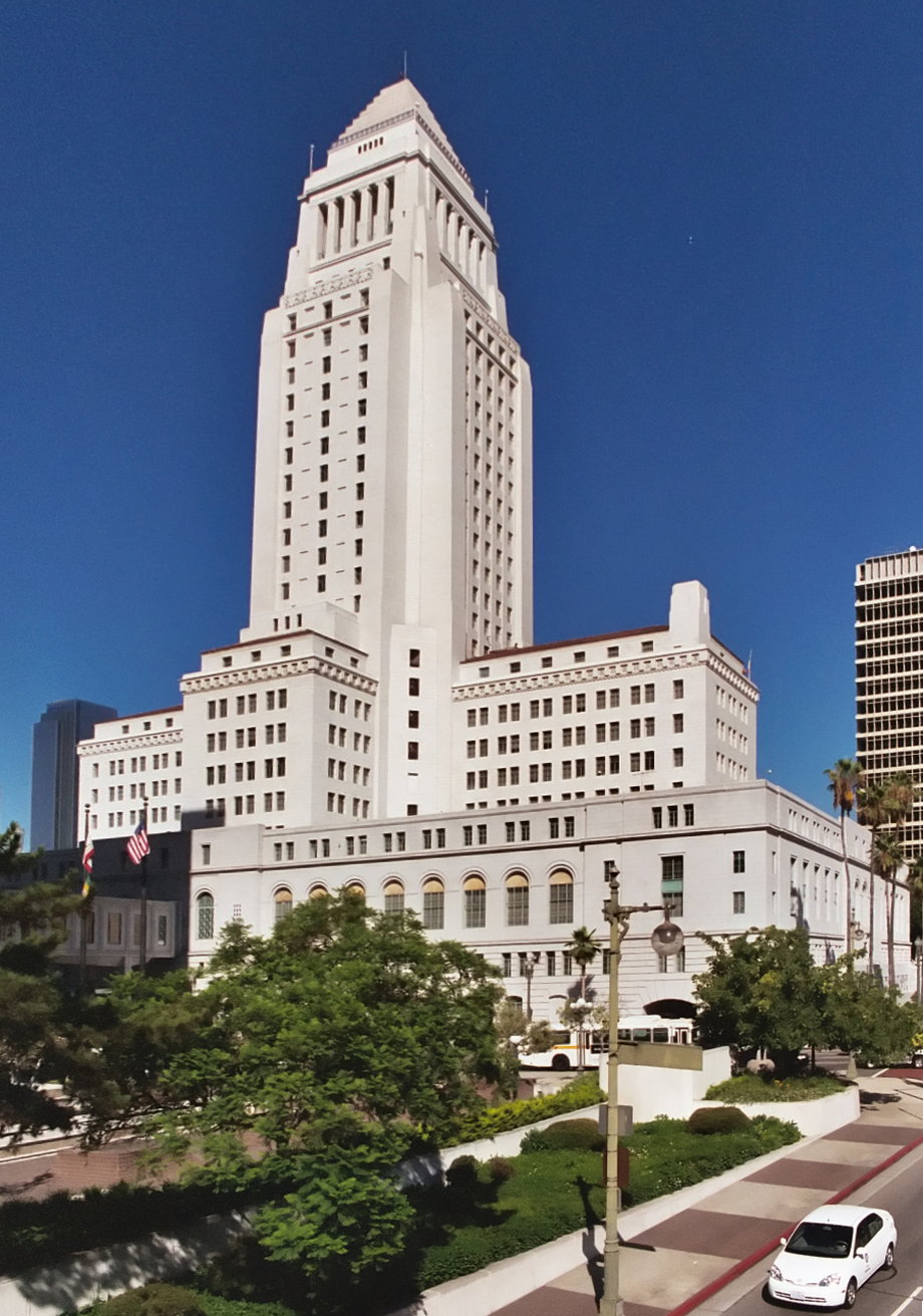 Ratusz w Los Angeles to przykład architektury wpisującej się w koncepcję miasta zamku