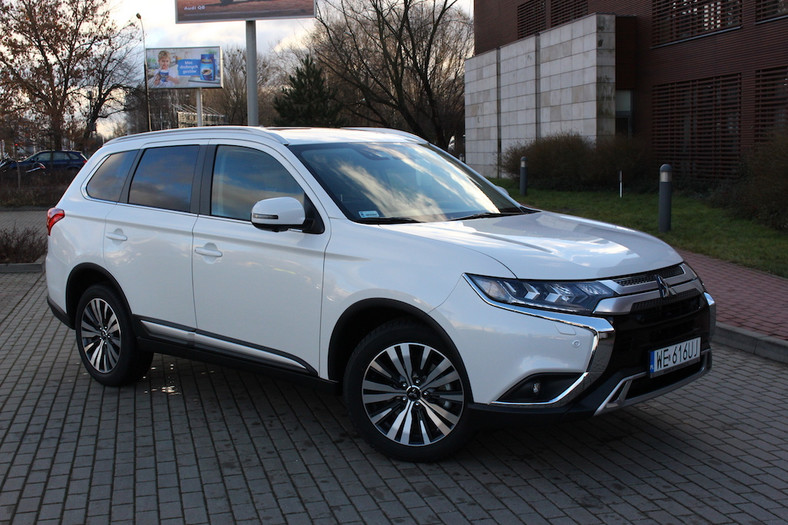 Mitsubishi Outlander trochę pudru nigdy nie zaszkodzi TEST