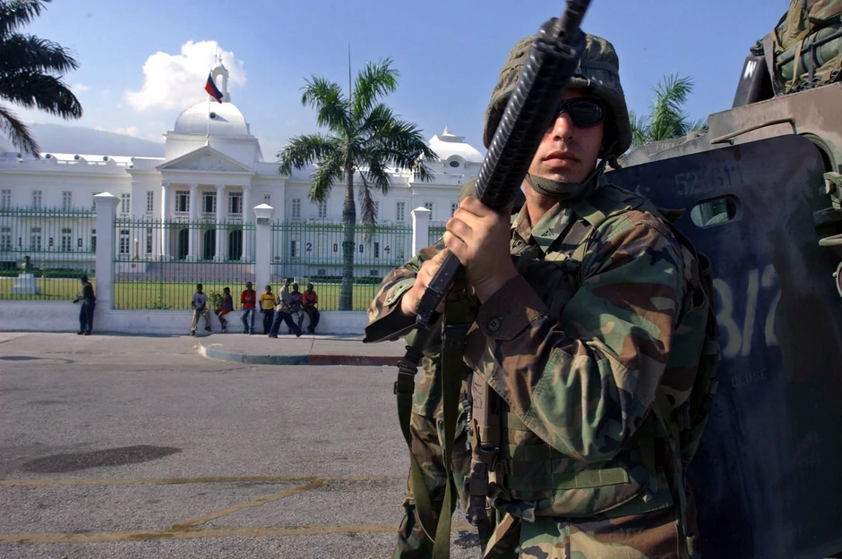 Američka vojska u Port-O-Prensu na Haitiju u martu 2004.