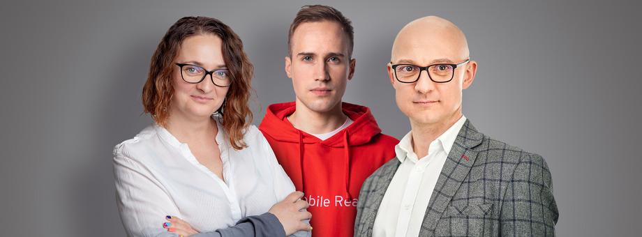 Od lewej: Małgorzata Orzechowska, Business Developer w SoftwareMill; COO w ReasonfieldLab, Marcin Sadowski, CEO NFT Reality i COO Mobile Reality oraz Tomasz Smoleński, Head of Growth, GFT Poland, C-LVL