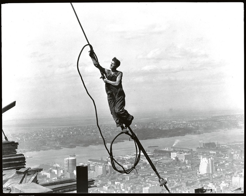 Gradnja je trajala tek nešto duže od godinu dana, što je uistinu fascinantan podatak, ako se ima u vidu da se radi o zgradi visokoj 381 metar