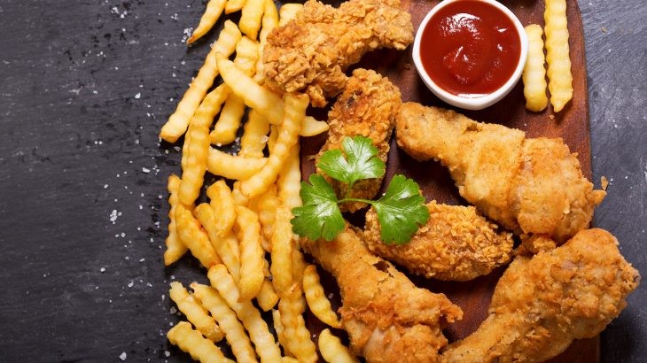 Fried foods are loaded with fat and calories that affects the brain health [Earth.com]