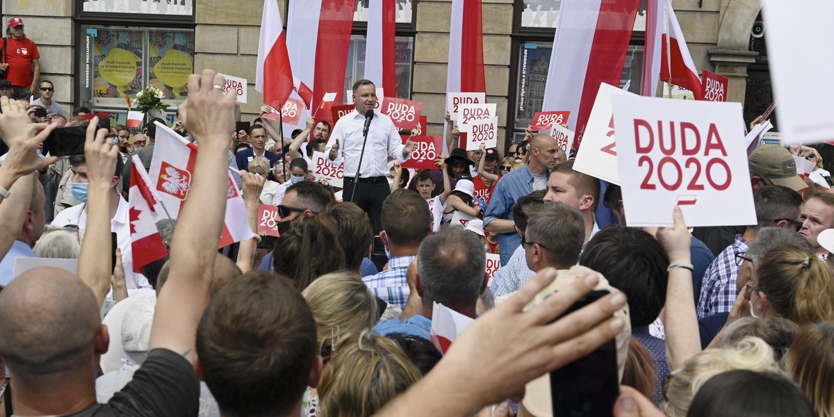 Tłumy na rynku. Będzie kara?